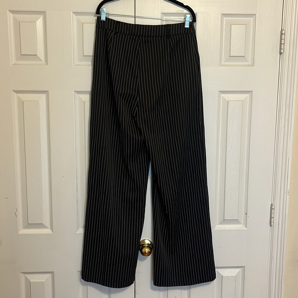 Princess Polly Wide Legged Pinstriped Pleated Trousers/ Size 10 - Picture 6 of 8